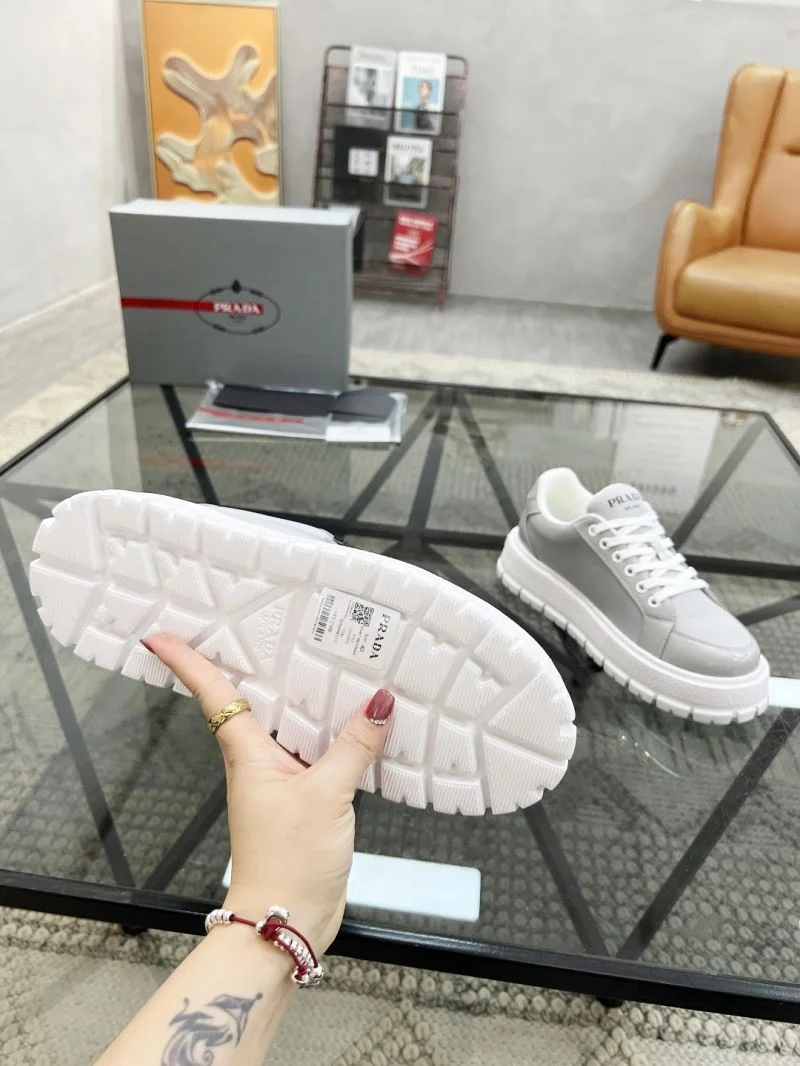 Effortless Prada Low Shoes 33799