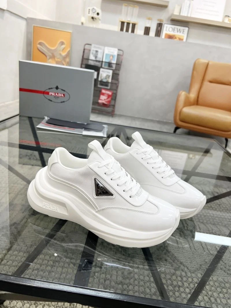 Prada Low Shoes Durable 33809