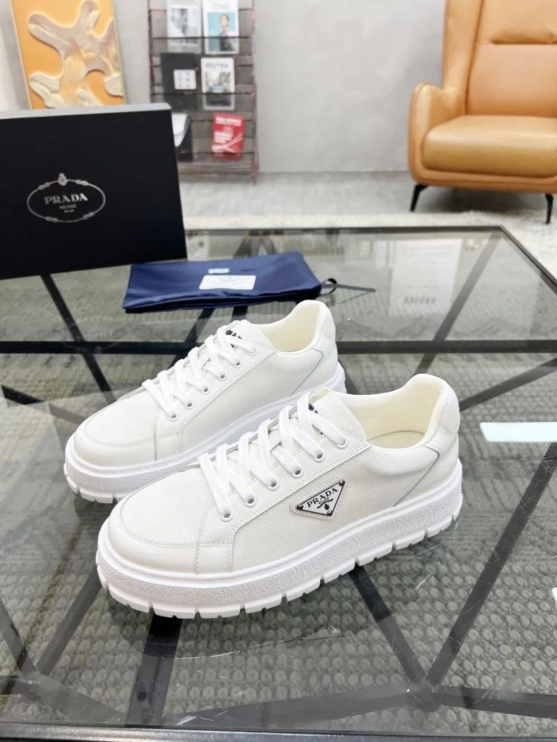 Prada Low Shoes Classic 33791