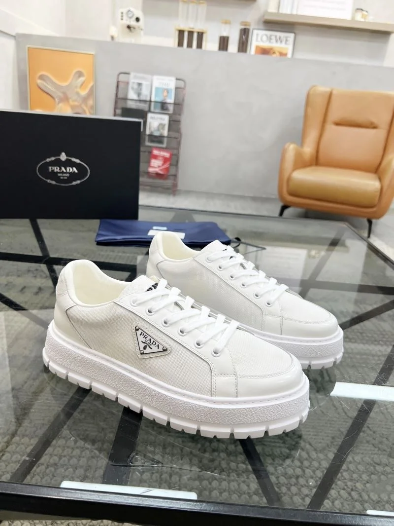 Prada Low Shoes Classic 33791