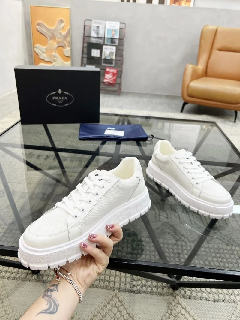 Prada Low Shoes Classic 33791