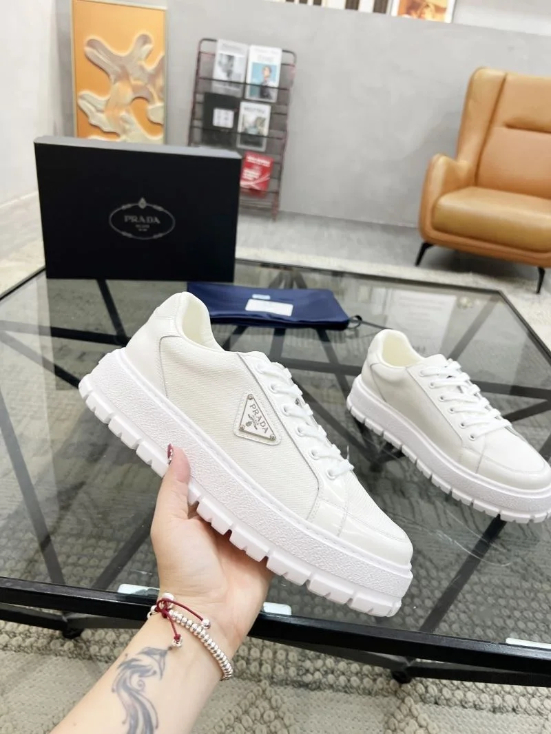 Prada Low Shoes Classic 33791