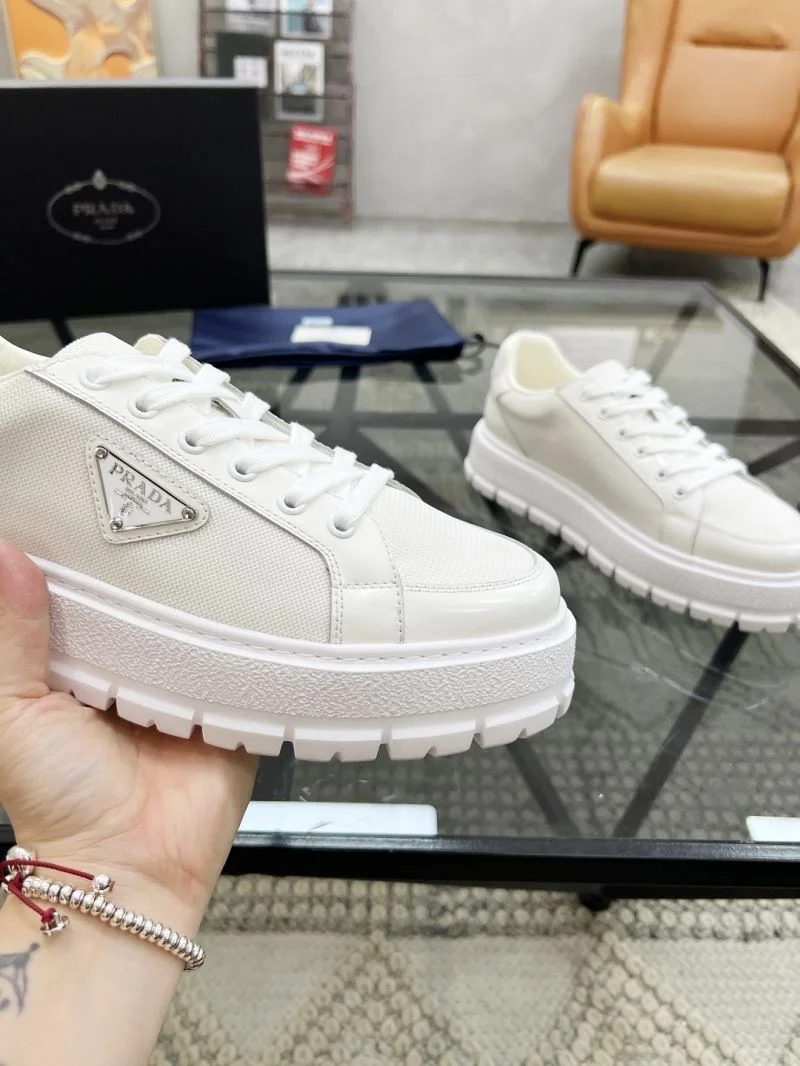 Prada Low Shoes Classic 33791