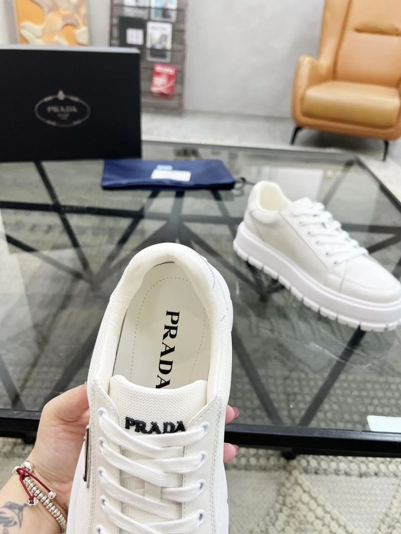 Prada Low Shoes Classic 33791