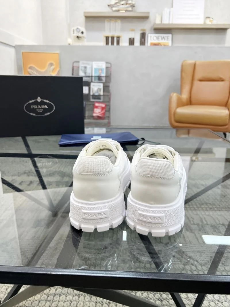 Prada Low Shoes Classic 33791