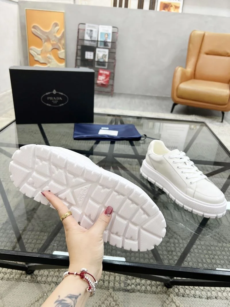 Prada Low Shoes Classic 33791