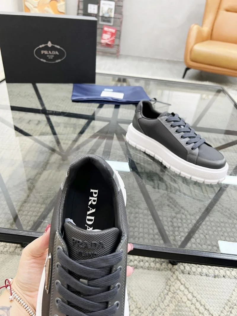 Stylish Prada Low Shoes 33787