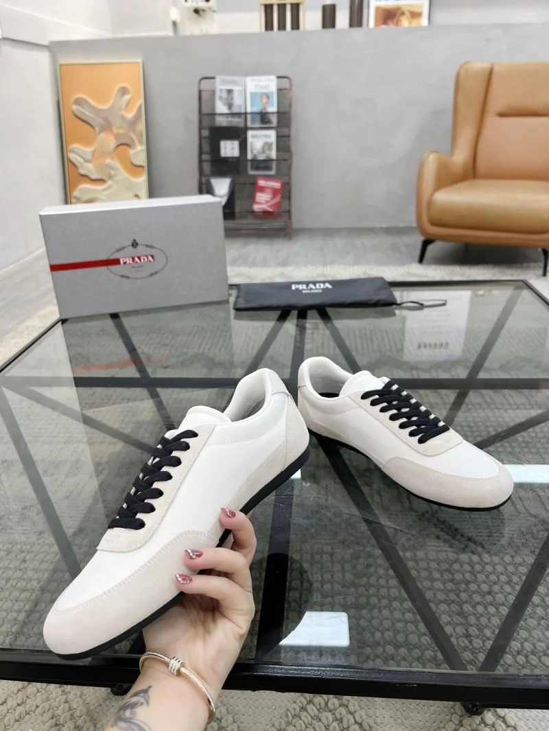 Prada Low Shoes Durable 33783