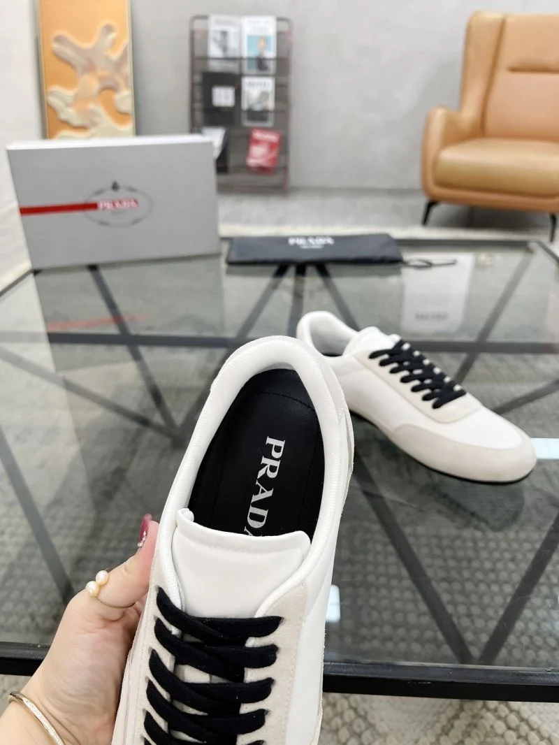 Prada Low Shoes Durable 33783
