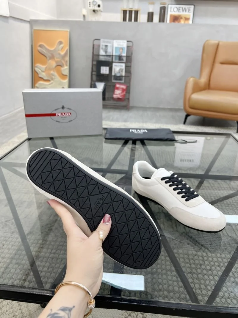 Prada Low Shoes Durable 33783