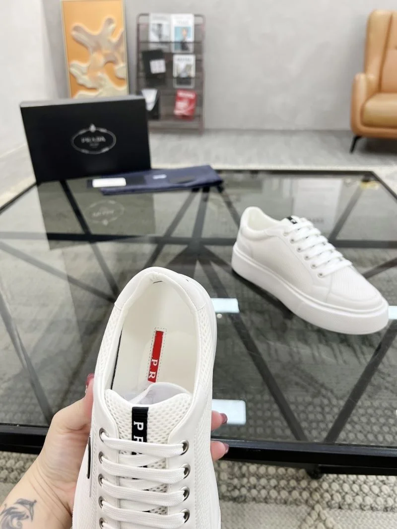 Prada Low Shoes Unisex 33778