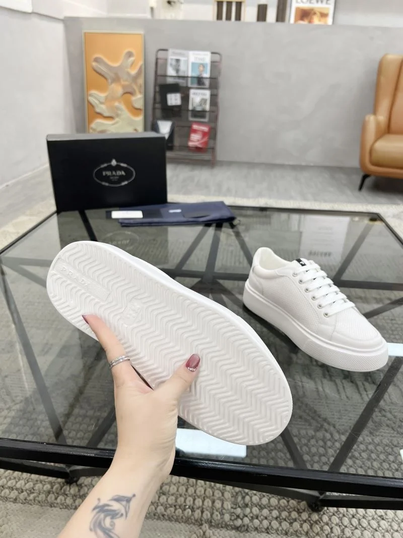 Prada Low Shoes Unisex 33778
