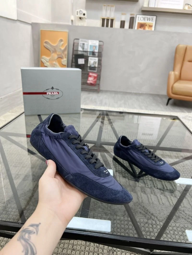 Functional Prada Low Shoes 33774