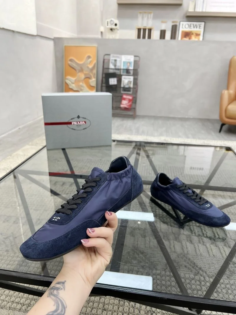 Functional Prada Low Shoes 33774