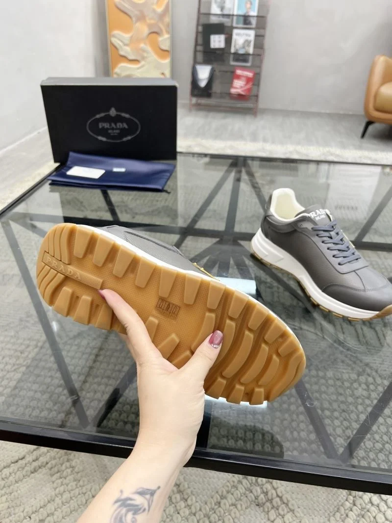 Prada Low Shoes TimelessDesign 33754