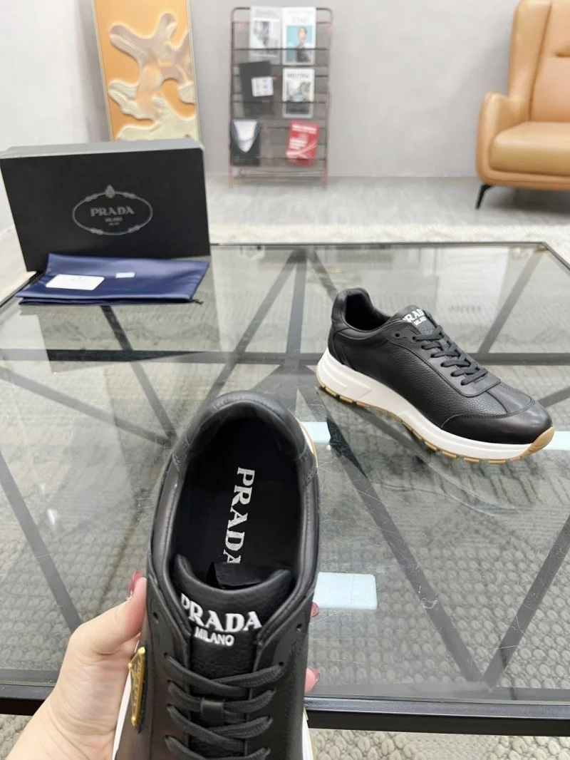 Durable Prada Low Shoes 33746
