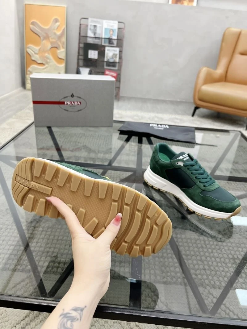 Vibrant Prada Low Shoes 33745