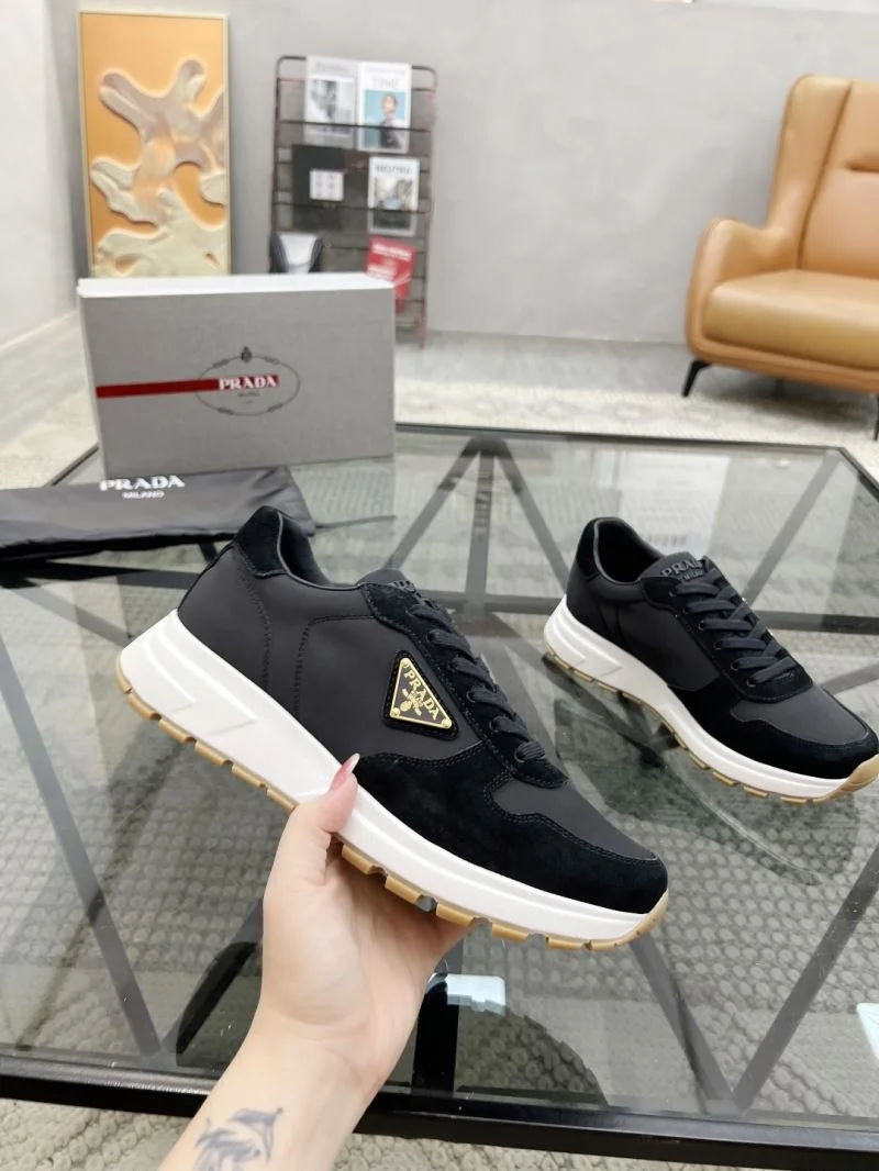 WellDesigned Prada Low Shoes 33739
