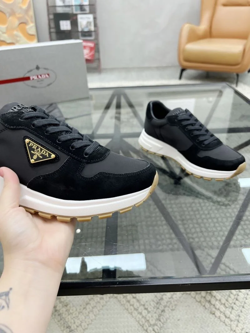 WellDesigned Prada Low Shoes 33739
