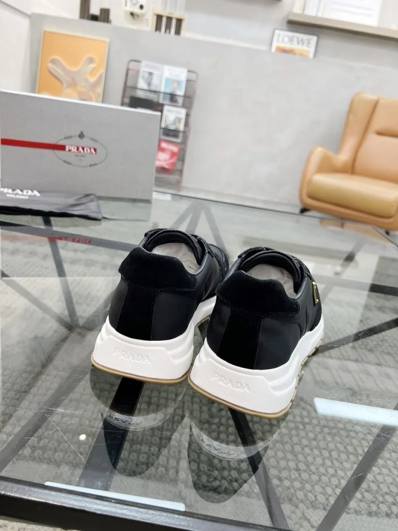 WellDesigned Prada Low Shoes 33739