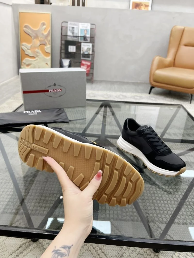 WellDesigned Prada Low Shoes 33739
