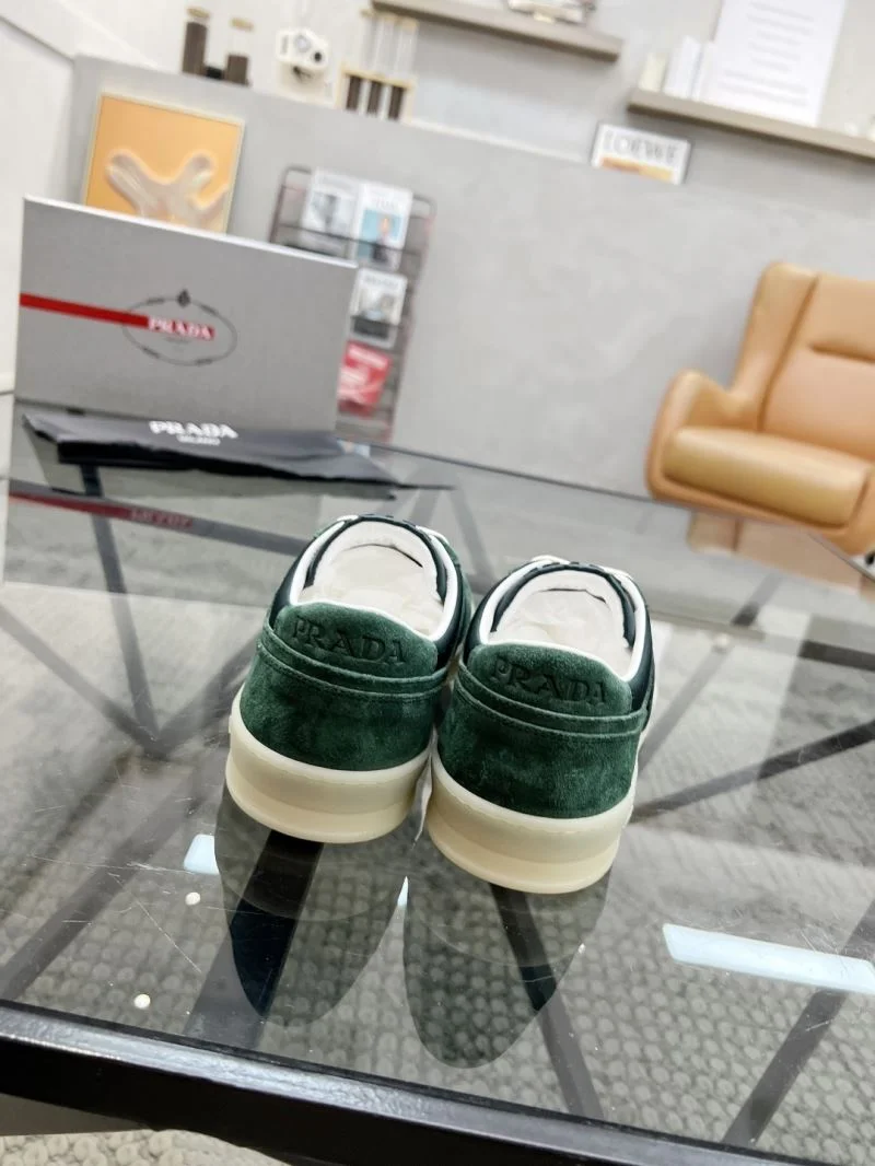 Flexible Prada Low Shoes 33736