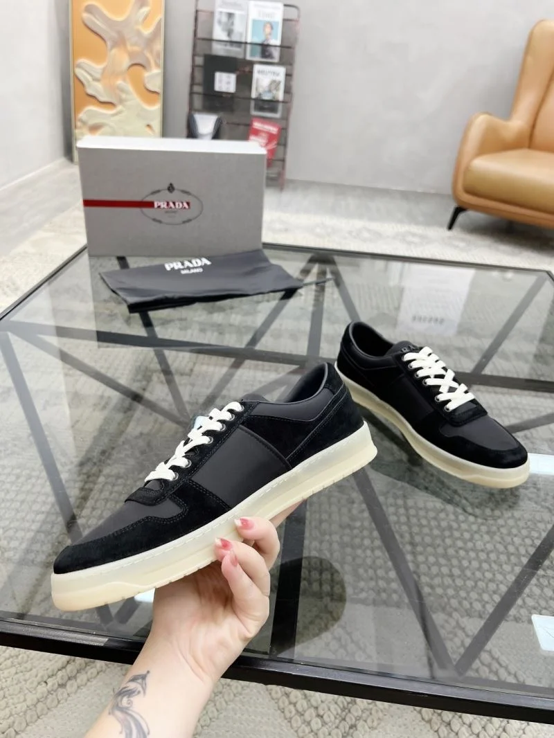 Prada Low Shoes EyeCatching 33733