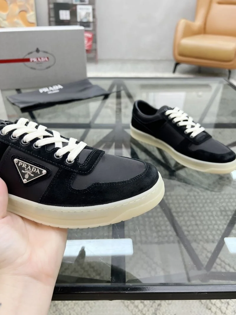 Prada Low Shoes EyeCatching 33733
