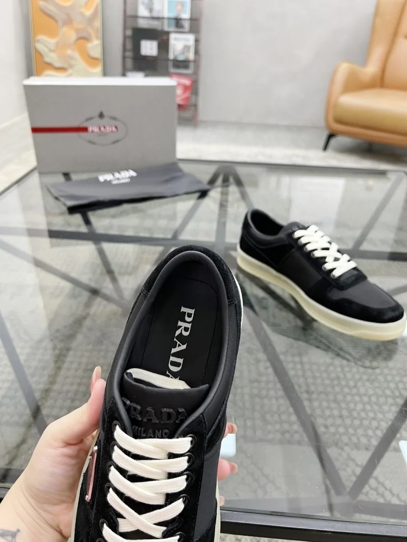 Prada Low Shoes EyeCatching 33733