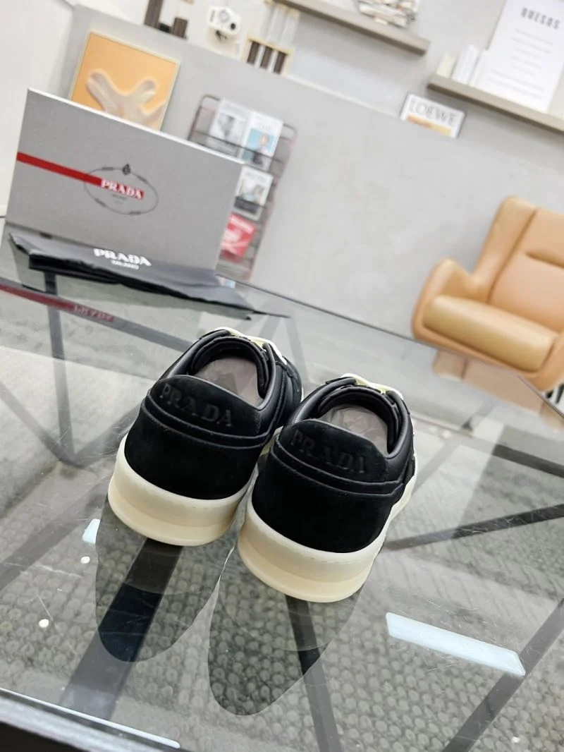 Prada Low Shoes EyeCatching 33733