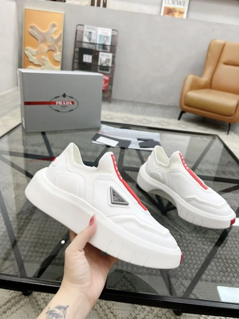 Durable Prada Low Shoes 33724