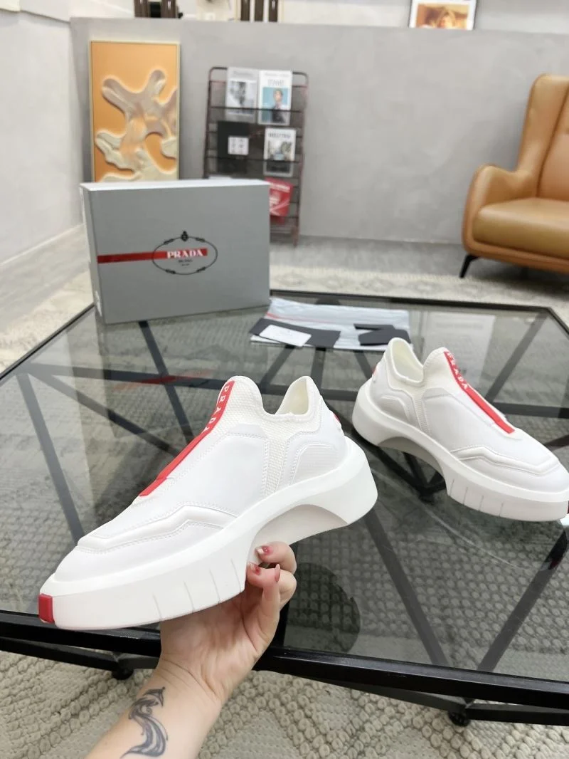 Durable Prada Low Shoes 33724
