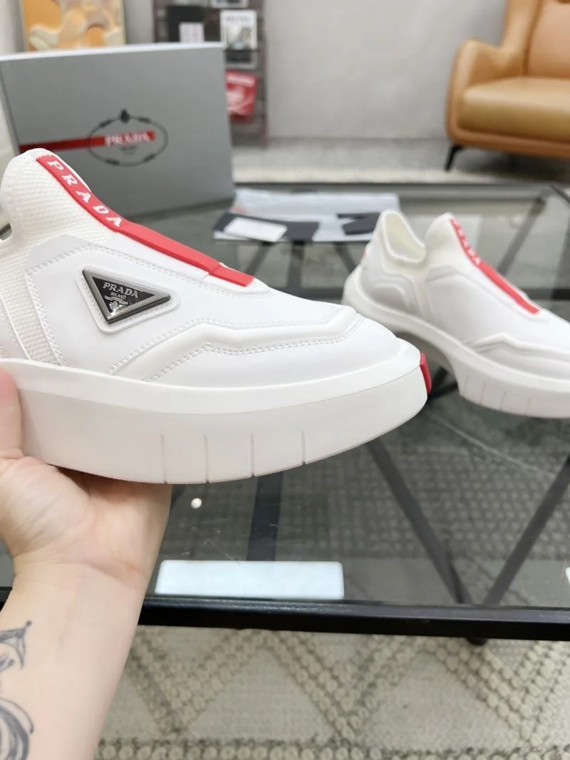 Durable Prada Low Shoes 33724