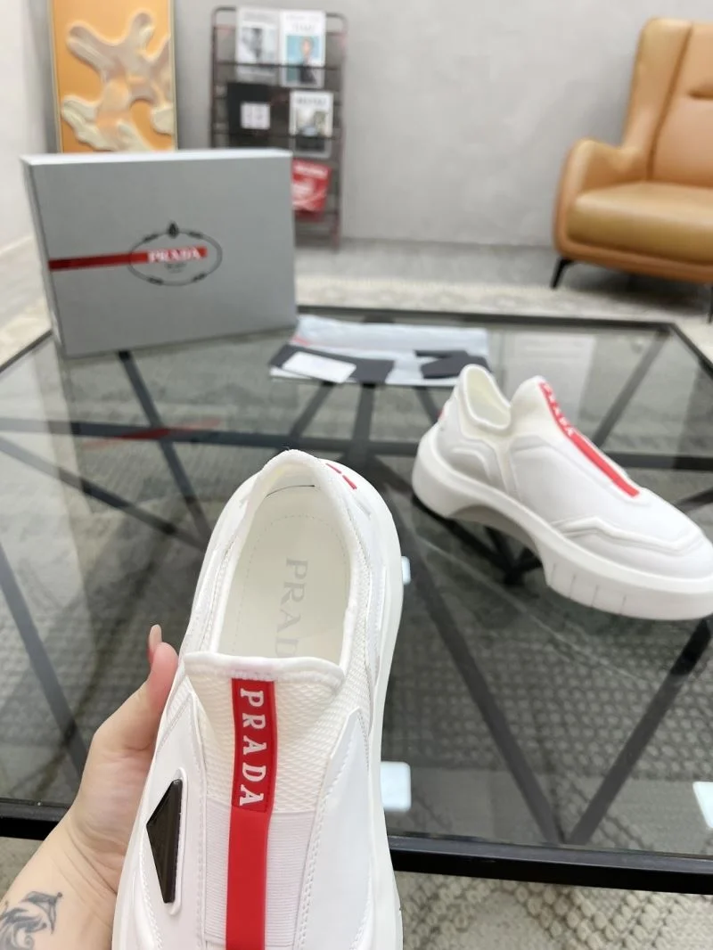 Durable Prada Low Shoes 33724