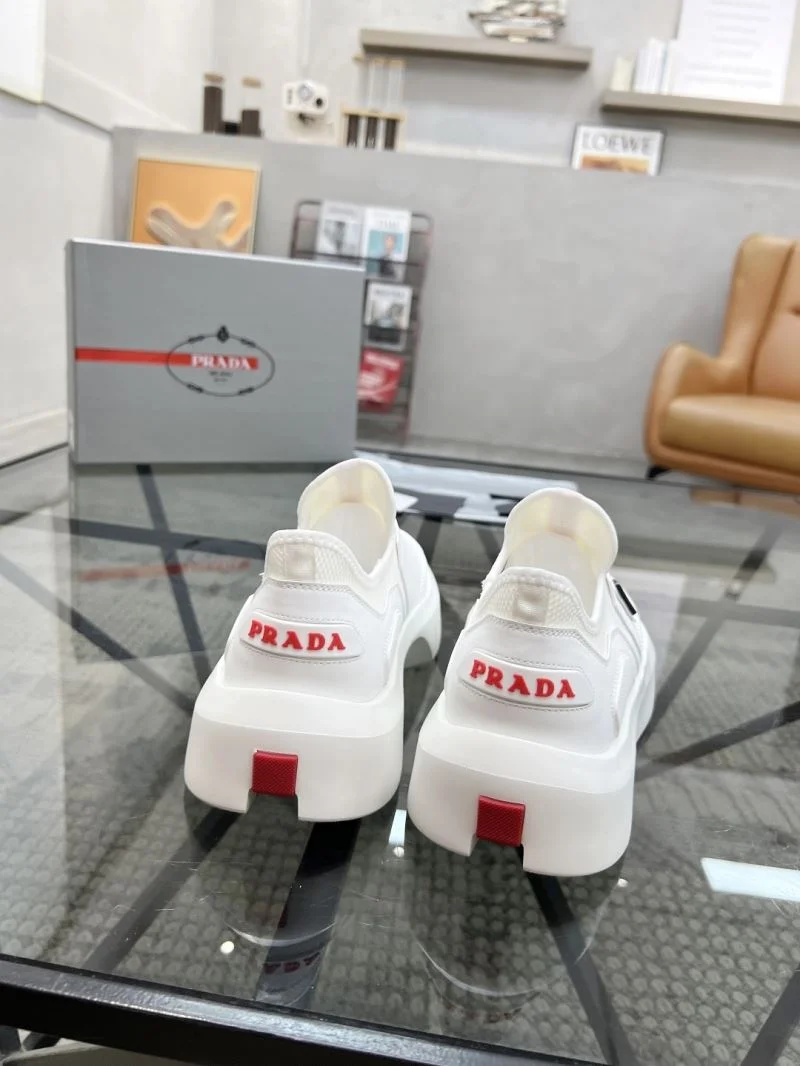 Durable Prada Low Shoes 33724