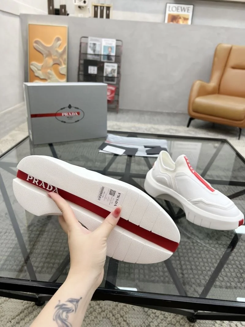 Durable Prada Low Shoes 33724