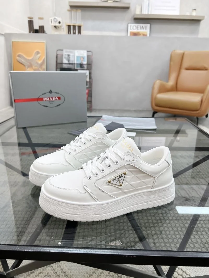 Prada Low Shoes Durable 33716