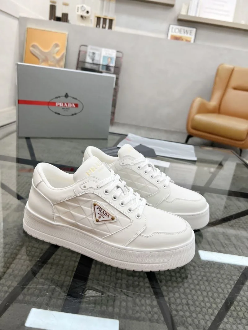 Prada Low Shoes Durable 33716