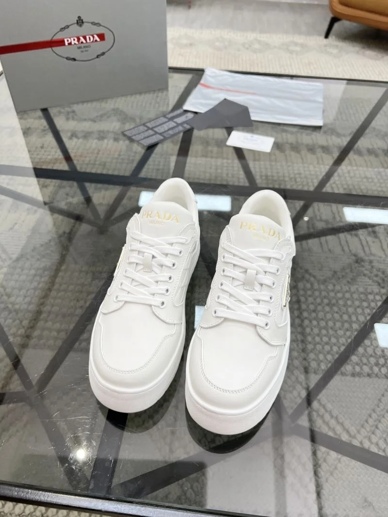 Prada Low Shoes Durable 33716