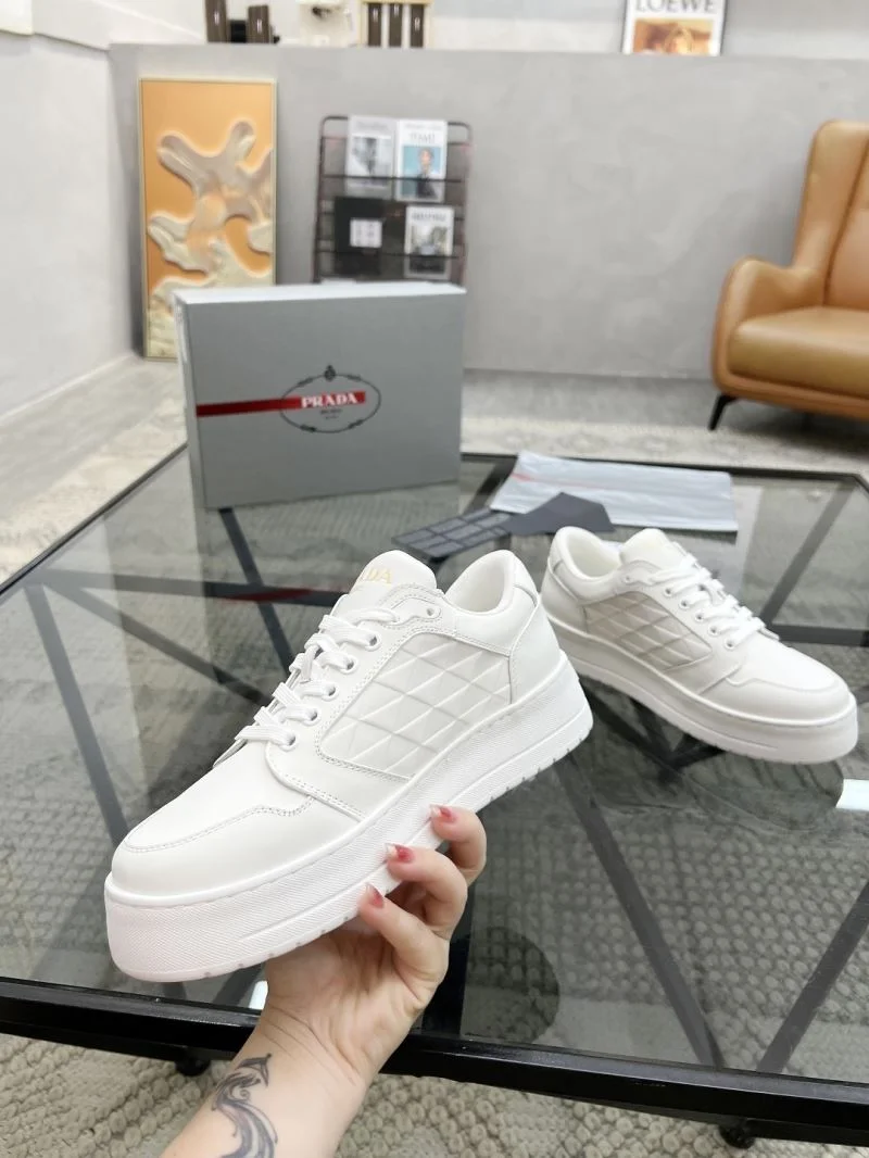 Prada Low Shoes Durable 33716