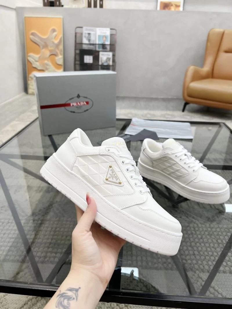 Prada Low Shoes Durable 33716