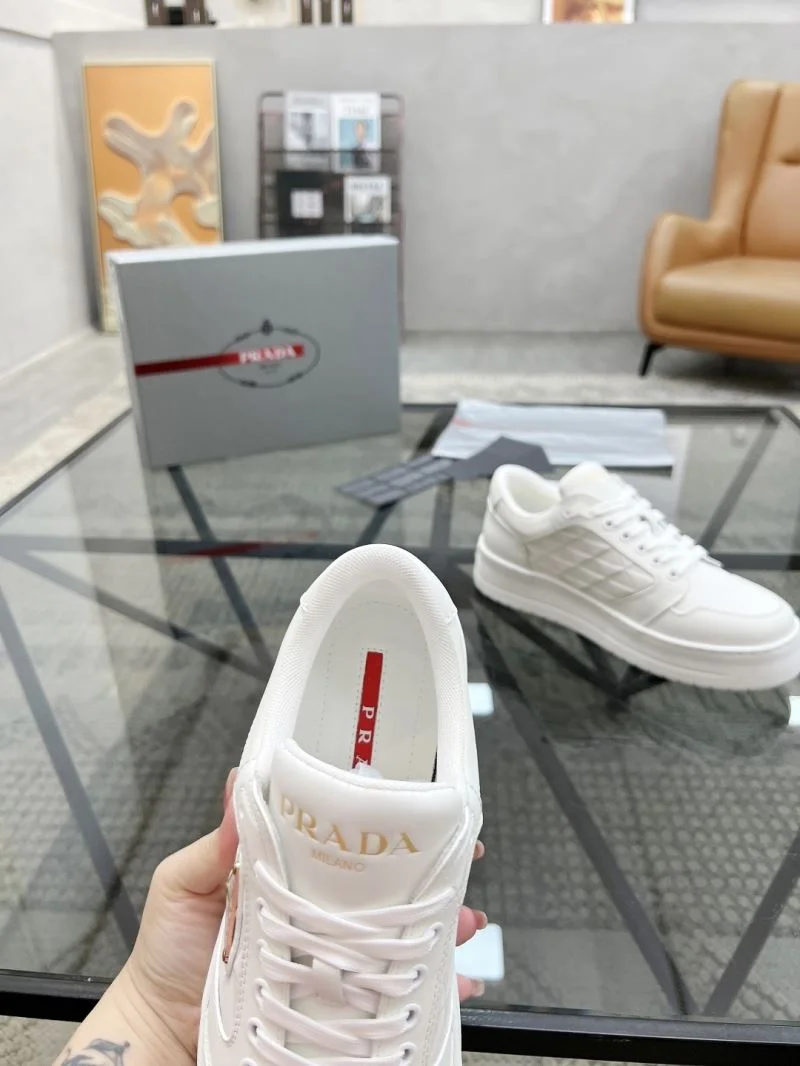 Prada Low Shoes Durable 33716