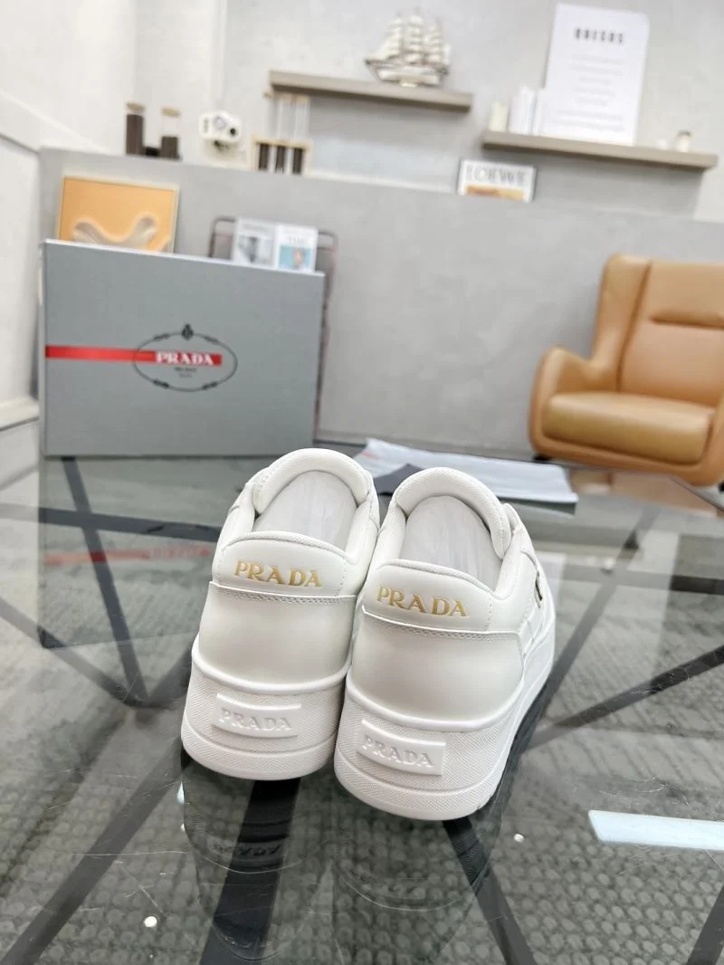 Prada Low Shoes Durable 33716
