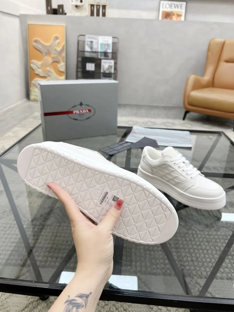 Prada Low Shoes Durable 33716