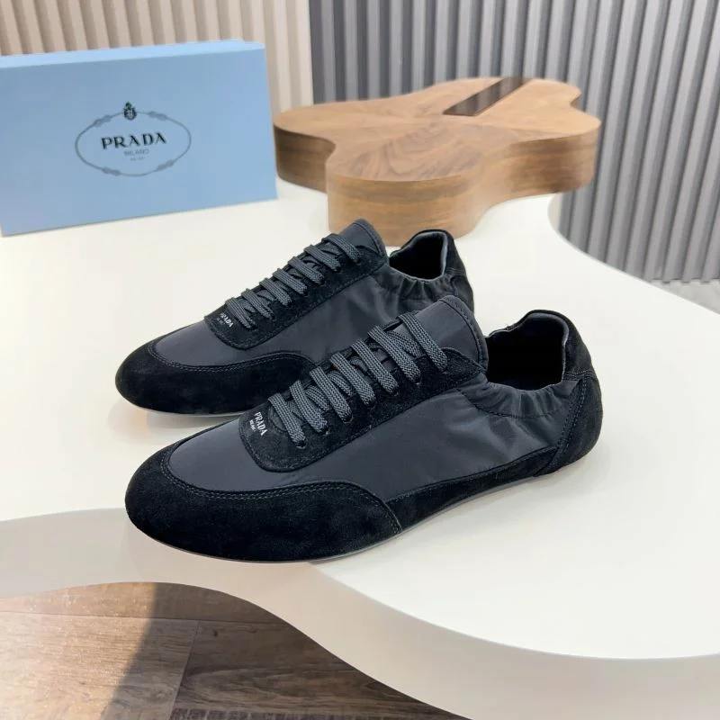 Prada Low Shoes Classic 33694