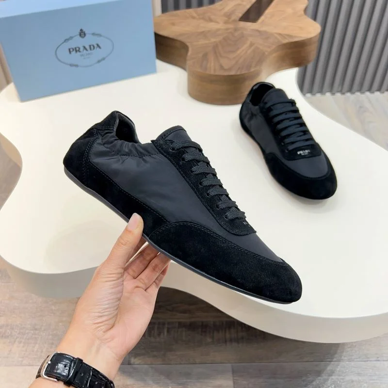 Prada Low Shoes Classic 33694