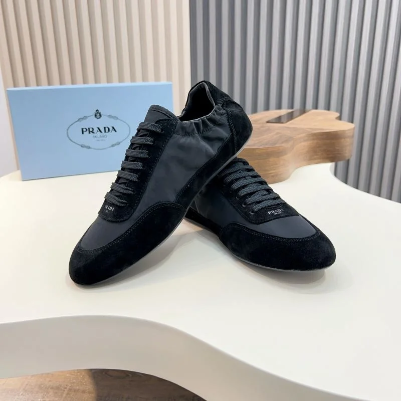 Prada Low Shoes Classic 33694