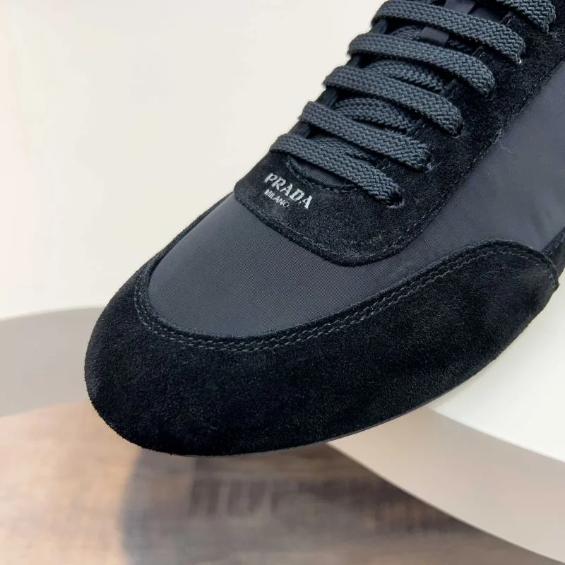 Prada Low Shoes Classic 33694