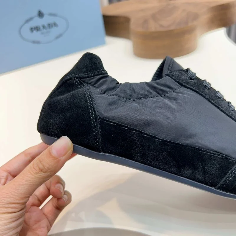 Prada Low Shoes Classic 33694