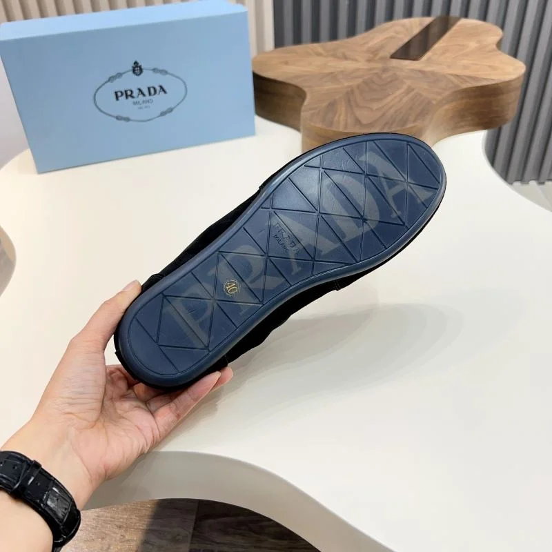 Prada Low Shoes Classic 33694